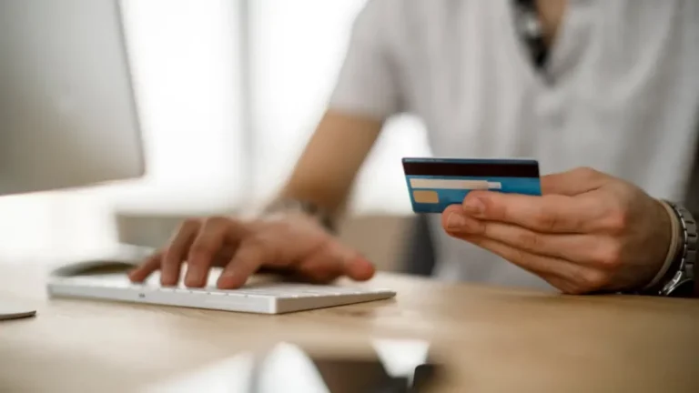 Managing credit card debt in America: Strategies and trends in 2024